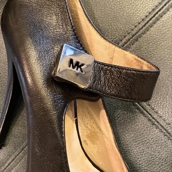 Michael Kors Shoes - Picture 5 of 8